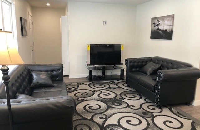 5 bedroom, 3 bathroom bungalow in great area