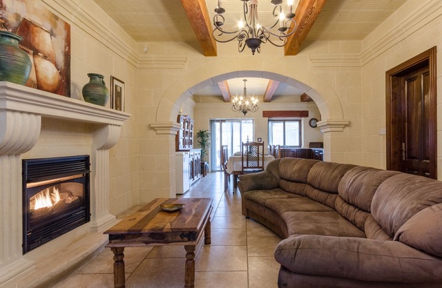 5 bedroom 4 bathroom with private pool.