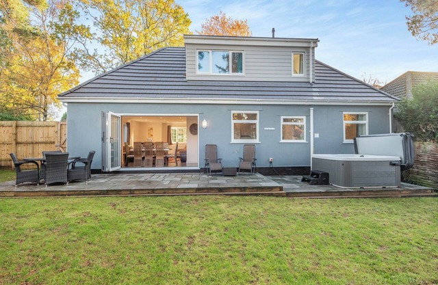 5 bedroom accommodation in Bournemouth