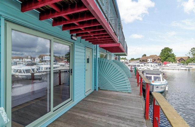 5 bedroom accommodation in Wroxham