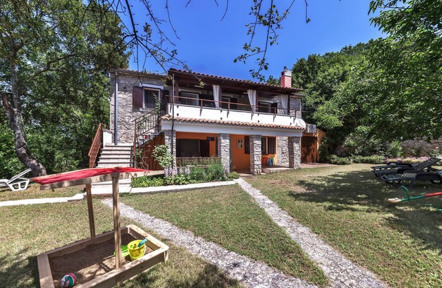 5 bedroom awesome home in Labin