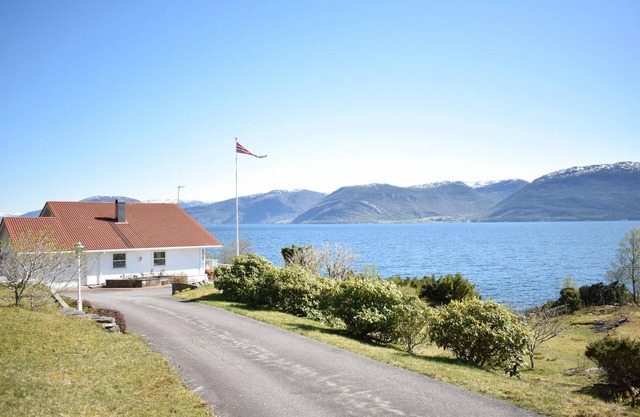 5 bedroom beach front home in Lavik