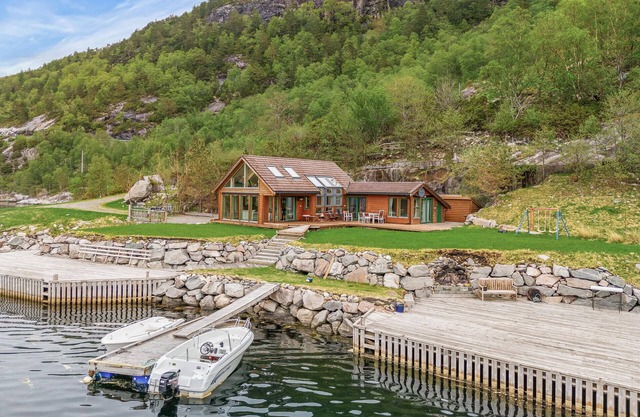 5 bedroom cozy home in Masfjorden