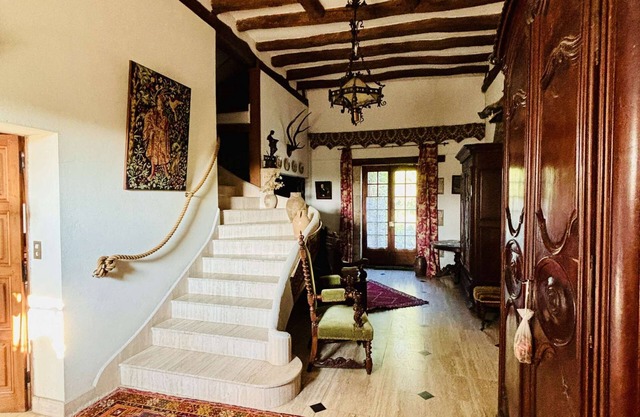 5-bedroom family home for 10 people