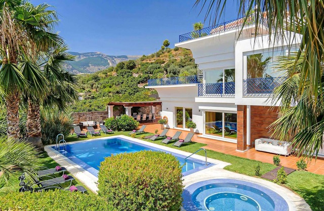 5 bedroom gorgeous home in Competa
