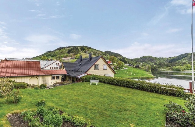 5 bedroom lovely home in Seim
