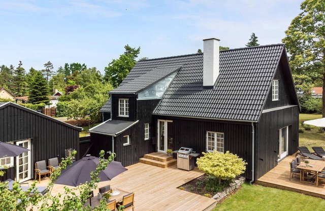 5 bedroom nice home in Væggerløse