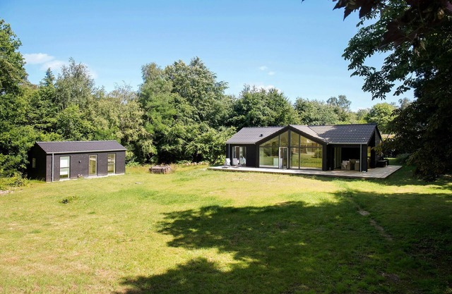 5 bedroom nice home in Græsted