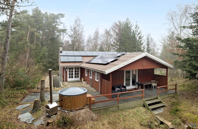5 bedroom nice home in Hadsund