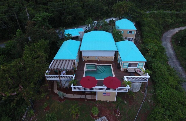 5 bedroom Villa, Pool side Villa, and De Bunk house with Pool, Sleeps 1-8