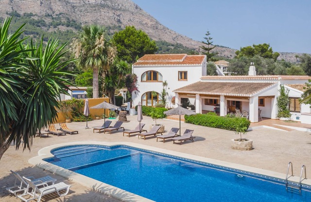 5 Bedroom Wheelchair Friendly Villa with Wifi - Air Con & Large pool