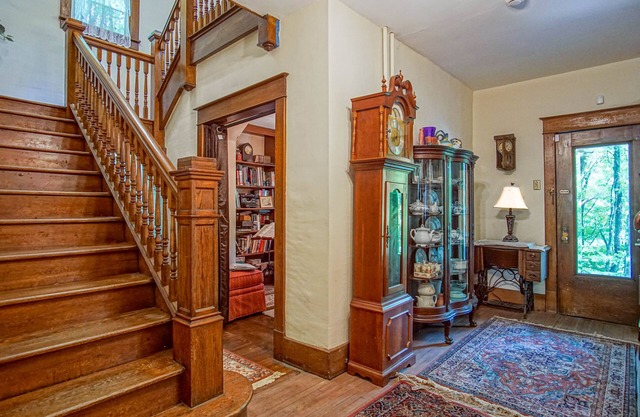 5 Br: Historic Glaab House in Cass, with AC, Amazing Kitchen, Covered Porches, Historical Landmark