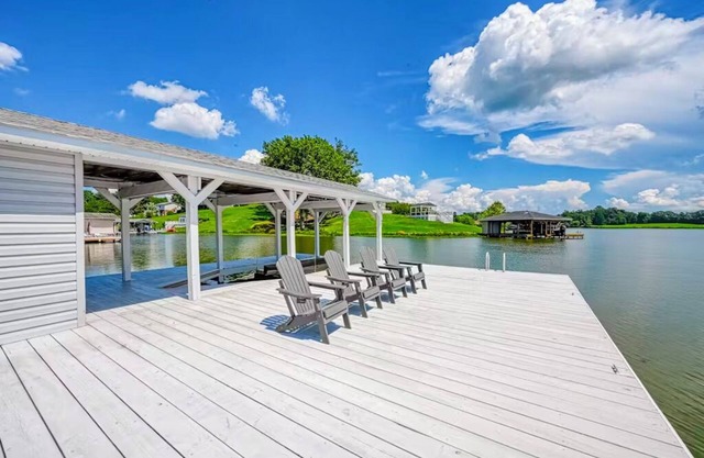 5 BR Lakefront Home w/Private Dock, Kayaks, Gameroom, 2 Firepits, Baby Gear