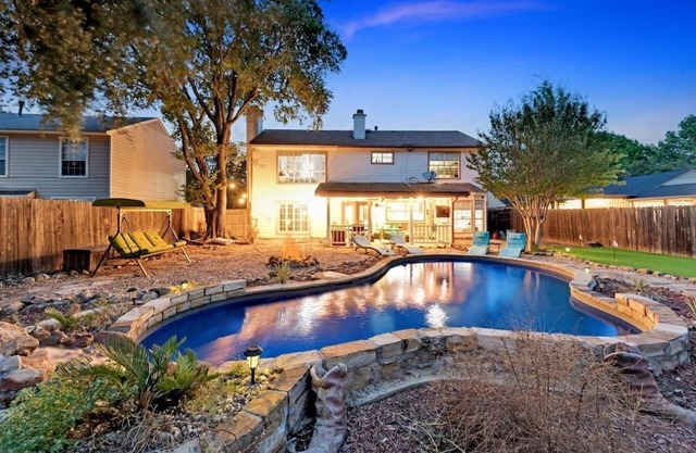 5 BR w/Pool, close to Six flags, cowboy stadium