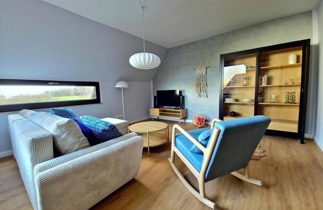 5 DTV star vacation apartment on Lake Stella with marina view