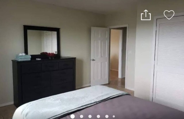 5 minutes from the Beaches!