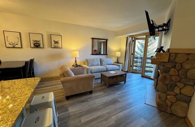 5 Star, 1 Bed + Den & 2 Baths in Center Village Copper Mountain