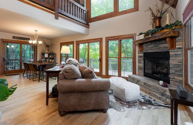 5 STAR Cabin with views & hot tub