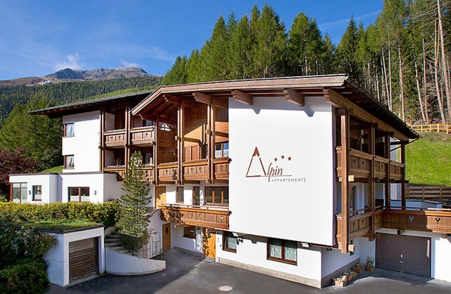 5 Star Villa with Majestic Views, Tirol Villa 1112