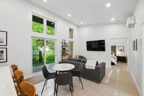 500 House - Unit B townhouse