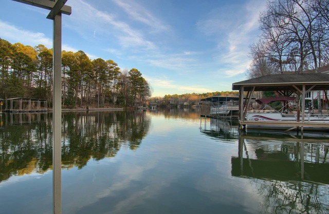 5000 SF 6 BR Lake Balboa Golfers & Boaters Dream Home