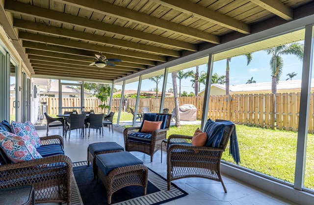 5027 Stylish Retro 3BR: Screened Patio, Outdoor Grill