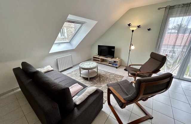 508 - T3 flat less than 250m from the beach.