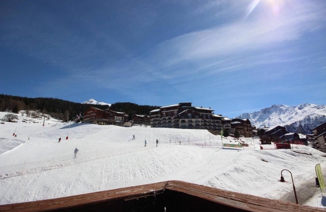 50m from resort center, 3rd floor, view mountain, balcony, tv, ski locker, 23m², Peisey-Vallandry