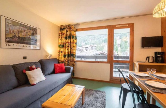 50m from ski slopes, 1st floor, view mountain, balcony, ski locker, 34m², Valmorel