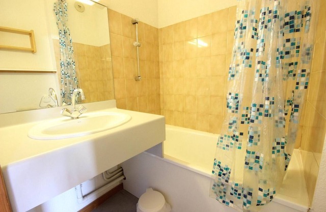 50m from ski slopes, 2nd floor, view resort, balcony, tv, ski locker, 35m², Peisey-Vallandry