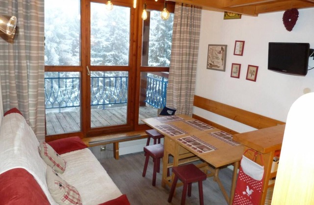 50m from ski slopes, 4th floor, view firs, balcony, tv, ski locker, 35m², Les Arcs