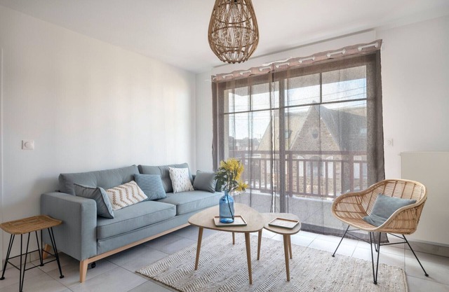 50m from the beach, seview flat for 6
