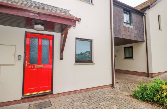 53 THE CLICKETTS, pet friendly, character holiday cottage in Tenby