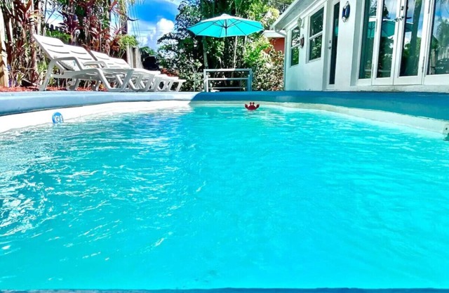 5BD House - Pool+BBQ+King beds | 3 min to beach
