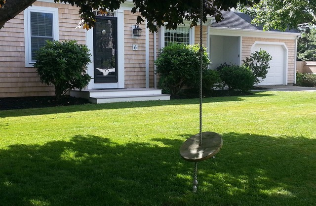 5BR-Beautiful Chatham-Year Round-Sleeps up to ten (10) & 1 Mile to Town!