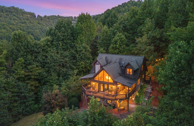 5BR Cabin w/Hot Tub, Mountain Views, & Game Room