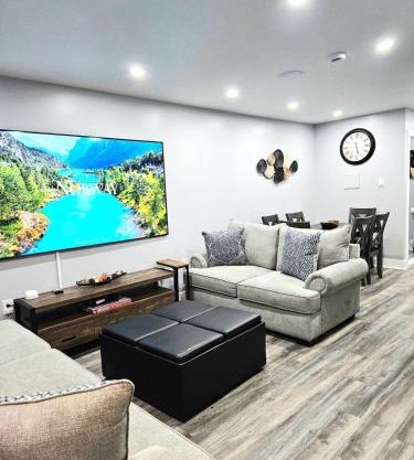 5BR Home near City Center, Live! Casino, Hot Tub with City View