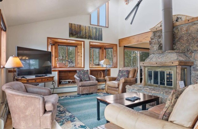 5BR Mountain Retreat w/Hot Tub & Sauna