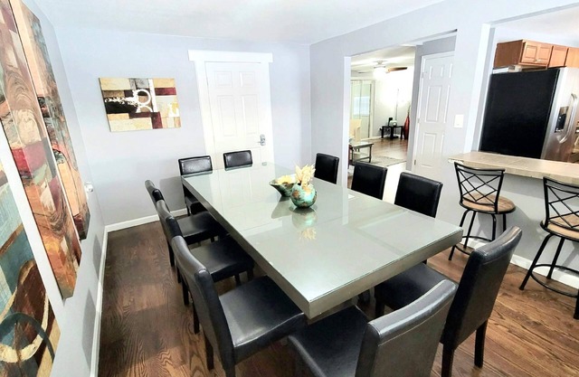 6 bdrms-2 Kitchens-2 Living Rooms - Easy Access to Red Rocks and Downtown!