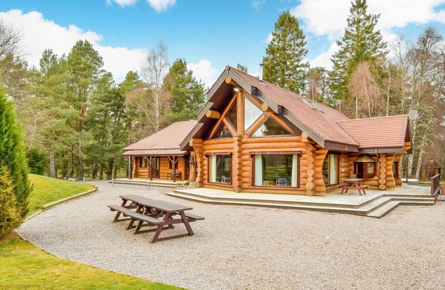 6 bedroom accommodation in Nethy Bridge, near Aviemore