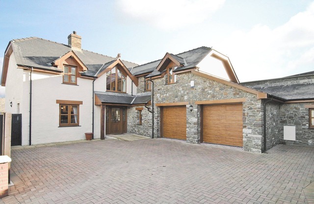 6 bedroom accommodation in Aberaeron