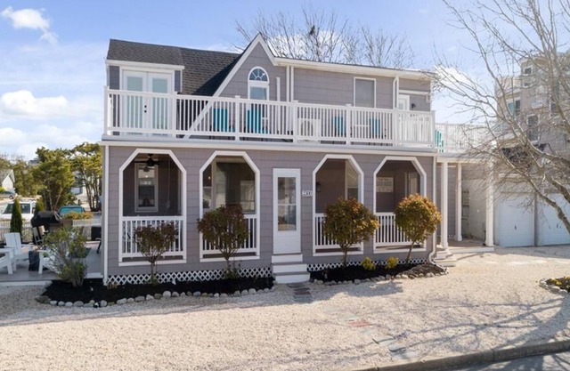 6 bedroom accommodation in Surf City
