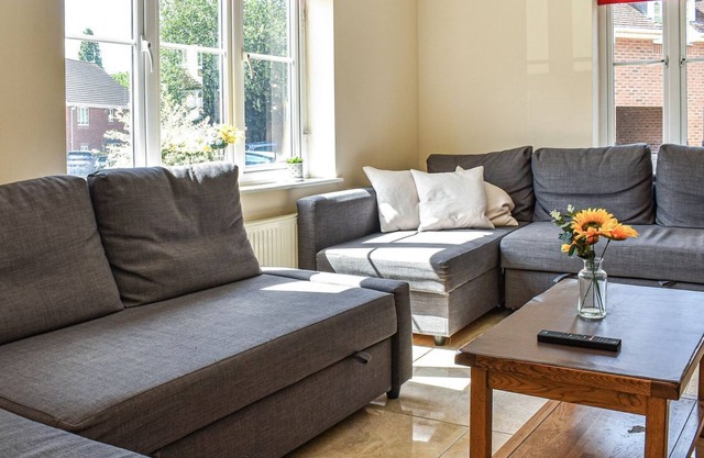 6 bedroom accommodation in Hook