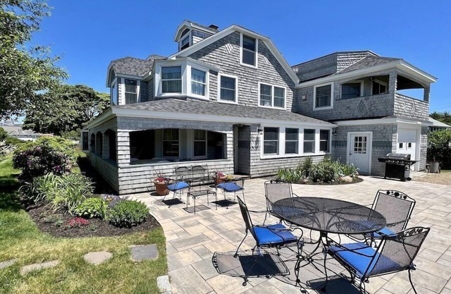 6 Bedroom Charmer Close to the Beach RPAM015