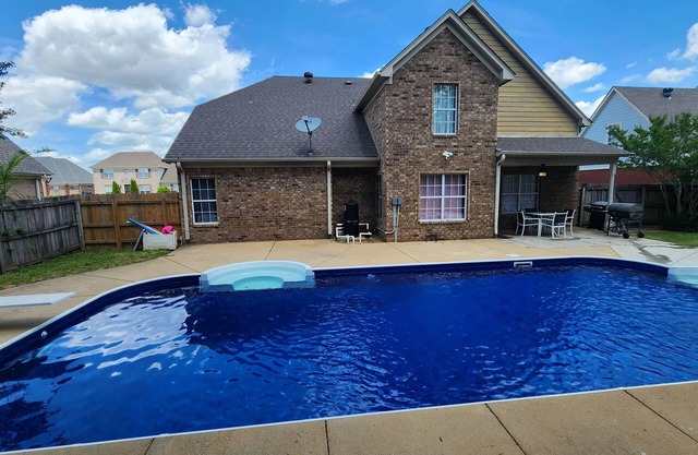 6 Bedroom Home with Pool in Desirable Olive Branch Suburb -Near Stateline