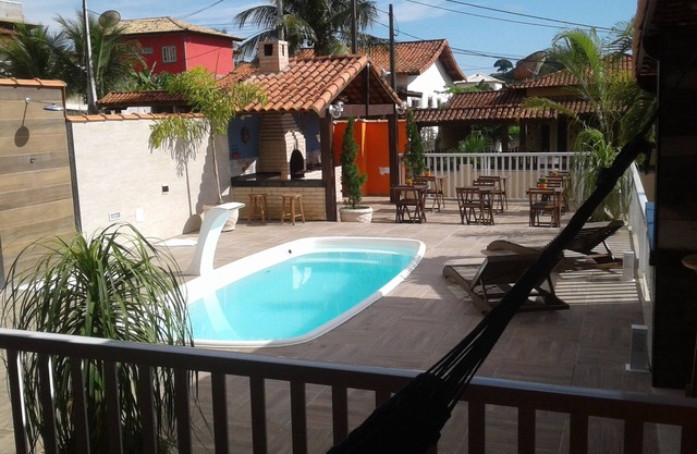 6 BEDROOM HOUSE WITH POOL WITH CLOSED COND GIANT WATER SLIDE