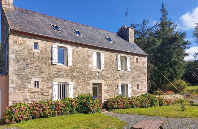 6 bedroom lovely home in Tréguier