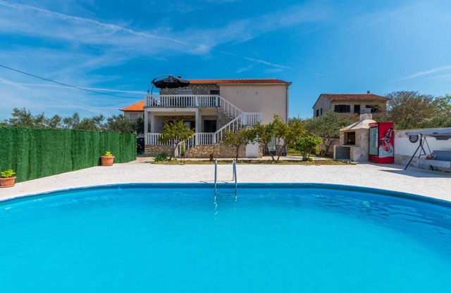 6 bedroom lovely home in Ceranje Gornje