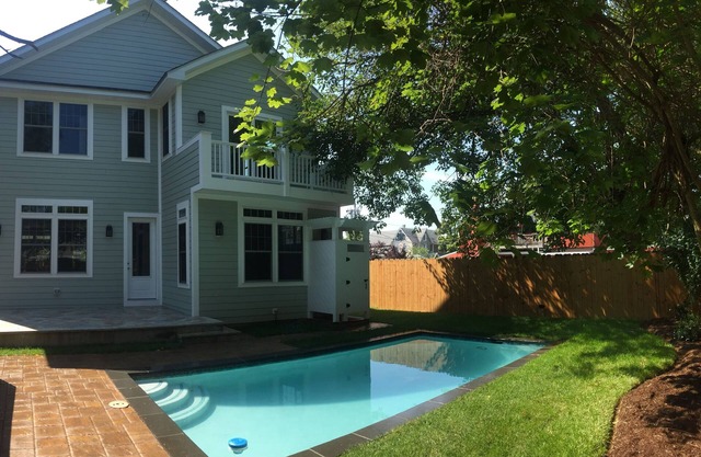 6 Bedrooms/Heated Pool