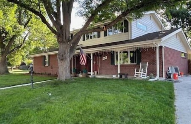 6 bedrooms + office + fireplace + firepit + outdoor dining